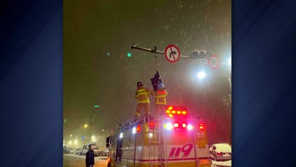 신호등 낙하에 지붕 붕괴...폭설 안전조치 잇달아 / YTN