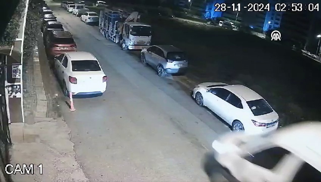 Bursa\'da otomobil ile servis minibüsü çarpıştı: Çok sayıda yaralı var