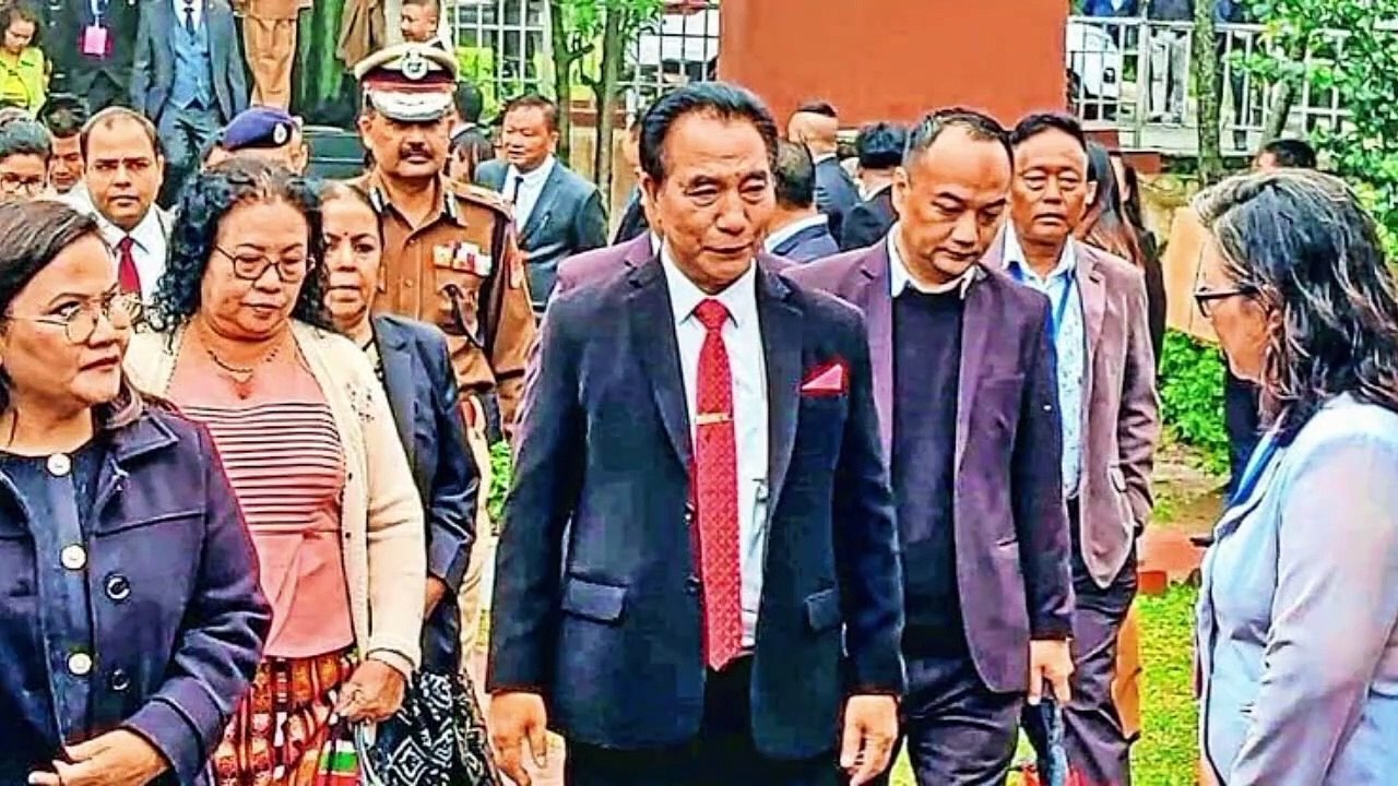 कामचोर कर्मचारियों की अब खैर नहीं... मुख्यमंत्री का एलान- नौकरी से निकाल देंगे