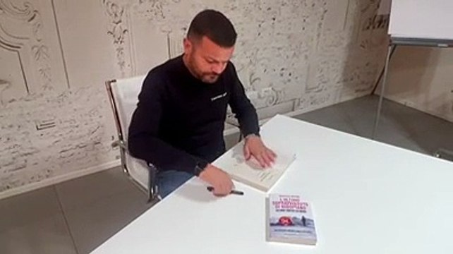 Il regalo speciale con dedica all'ex prefetto alla vigilia della sentenza della Cassazione su Rigopiano