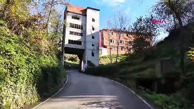 Karadeniz insanına imkansız de otur izle: Bu binanın içinden yol geçiyor!