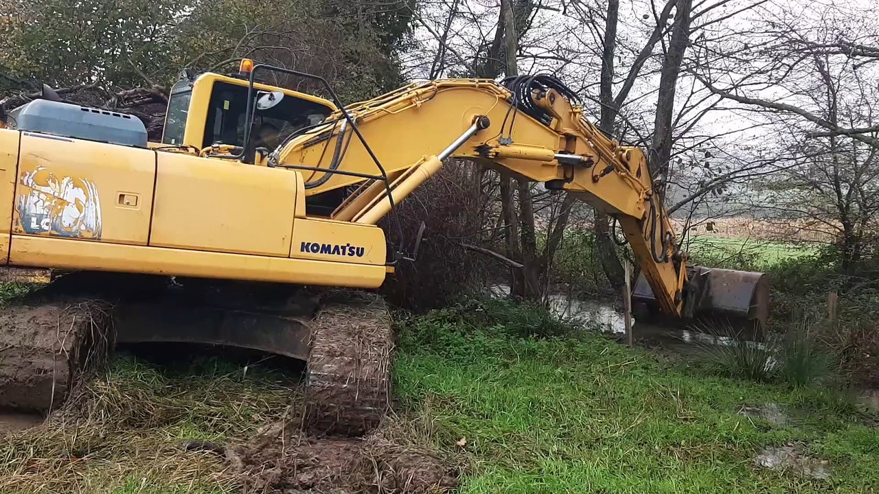 Action de la FDSEA 53 et des JA 53 sur l'exploitation de Samuel Gouel, éleveur de vaches laitières à Saint Germain le Guillaume.