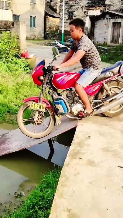 It's a funny shorts video 🤣🤣😂