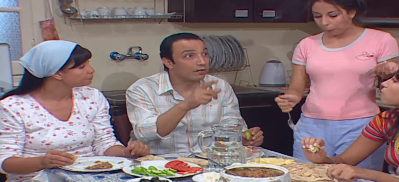 مش لاقى شغل فى بلده بعد ما كان بيناقش الدكتوراه فى اوربا #عسكر_وحرامية