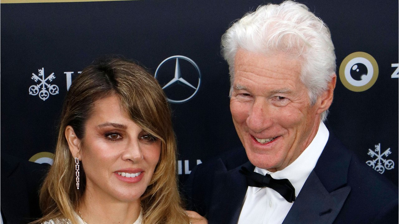 GALA VIDEO - Richard Gere marié à Alejandra, de 34 ans sa cadette, ironise sur leur rencontre : “Elle pensait que j’étais George Clooney”