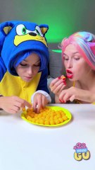 Qui est le plus rapide ?? 😂 Défi alimentaire