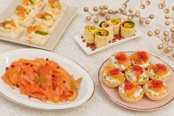 Cómo hacer salmón marinado casero y 3 ideas fáciles de canapés navideños