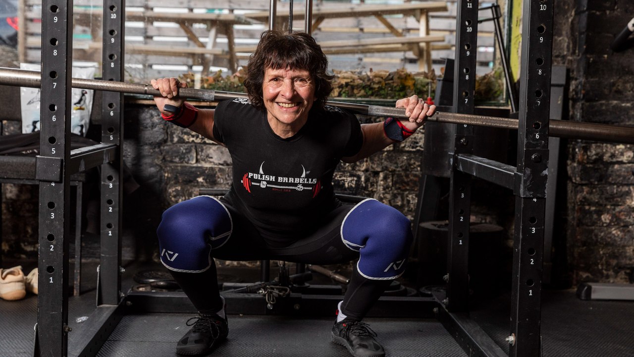 Powerlifting-Oma ist Weltmeisterin geworden – mit 70 Jahren