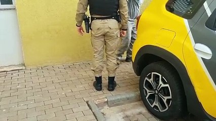 Mulher denuncia o marido, após flagrá-lo tentando beijar a enteada de 12 anos