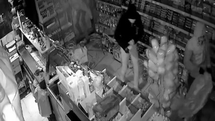 Hırsızlık şüphelileri, 13 kameradan 96 saatlik görüntü izlenerek yakalandı