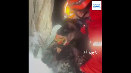 تصاویر نجات زوج سالمندی که در برف و بوران ترکیه گم شده بودند