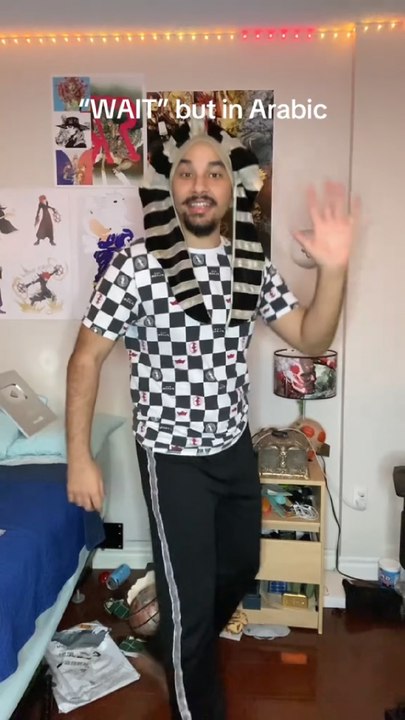 Wait ! C’est la trend du moment, reprise et reprise, aujourd’hui elle est utilisée pour mettre en avant la langue arabe.