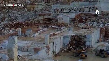 Marmara Adası'ndaki mermer ocağında oluşan toprak kayması dehşete düşürdü