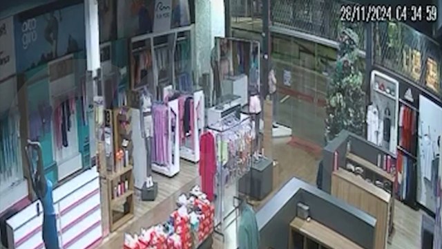 Câmeras flagram arrombamento e furto em loja de esportes na Avenida Brasil