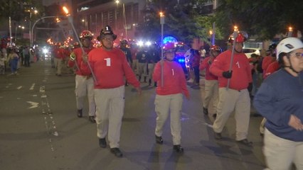 Desfile de las antorchas de los bomberos recorrieron las calles de La Chorrera y Panamá