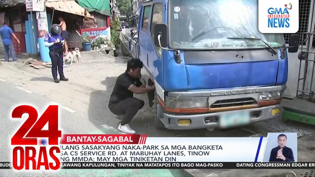 Ilang sasakyang naka-park sa mga bangketa sa C5 Service Rd. at Mabuhay Lanes, tinow ng MMDA; may mga tiniketan din | 24 Oras