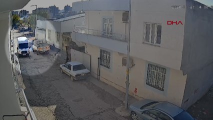 Minibüsün çarptığı 4 yaşındaki Onur öldü; kaza kamerada
