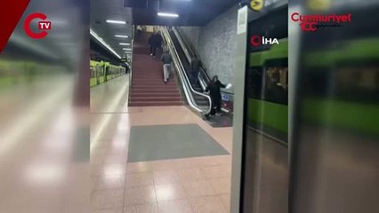 Yürüyen merdivenlere ters binip ilerlemeye çalıştı... İlginç anlar kamerada