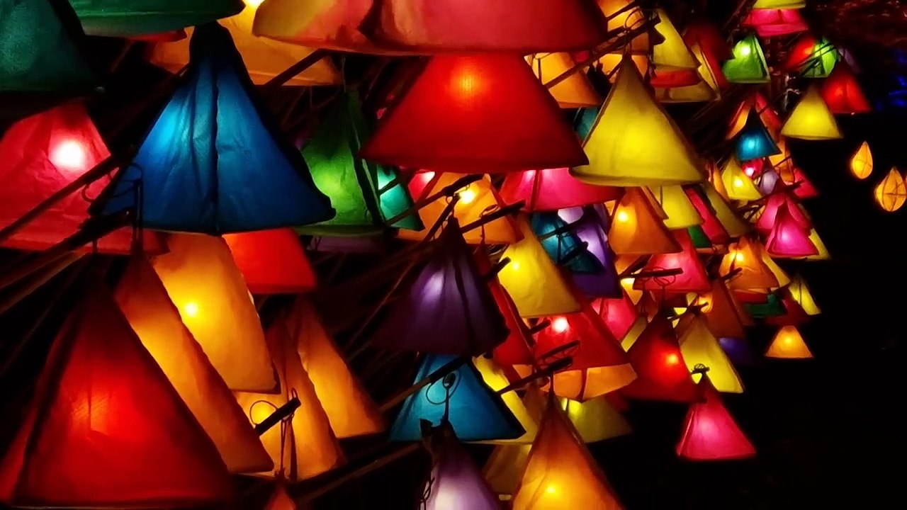 See the Glow Wild 24 spectacle at Wakehurst nr Haywards Heath