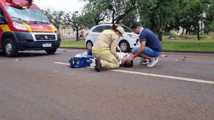 Motociclista fica ferido após colisão na Avenida Tancredo Neves