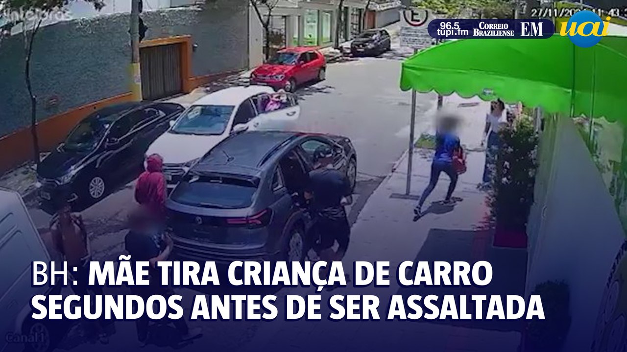 Mulher tira criança de carro segundos antes de veículo ser levado por assaltantes