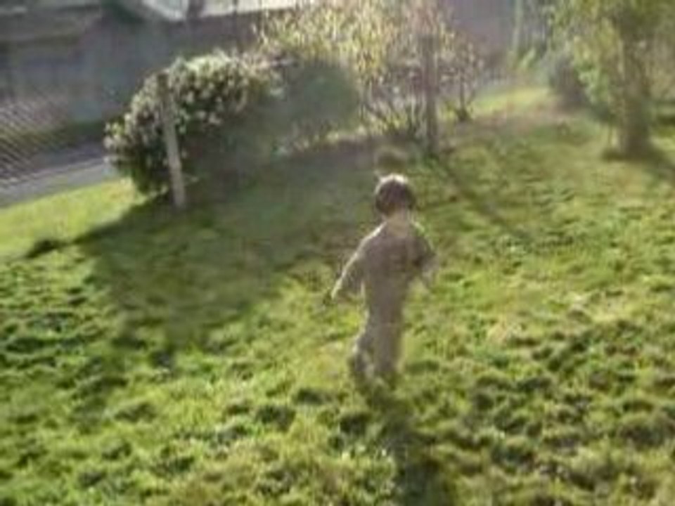 lucas 25 mois footballeur