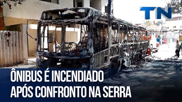 Ônibus é incendiado após confronto na Serra