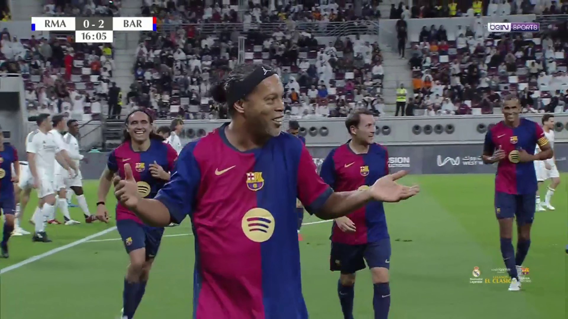 Clasico des Légendes : Comme à l'époque, Ronaldinho inscrit un splendide coup-franc enroulé !