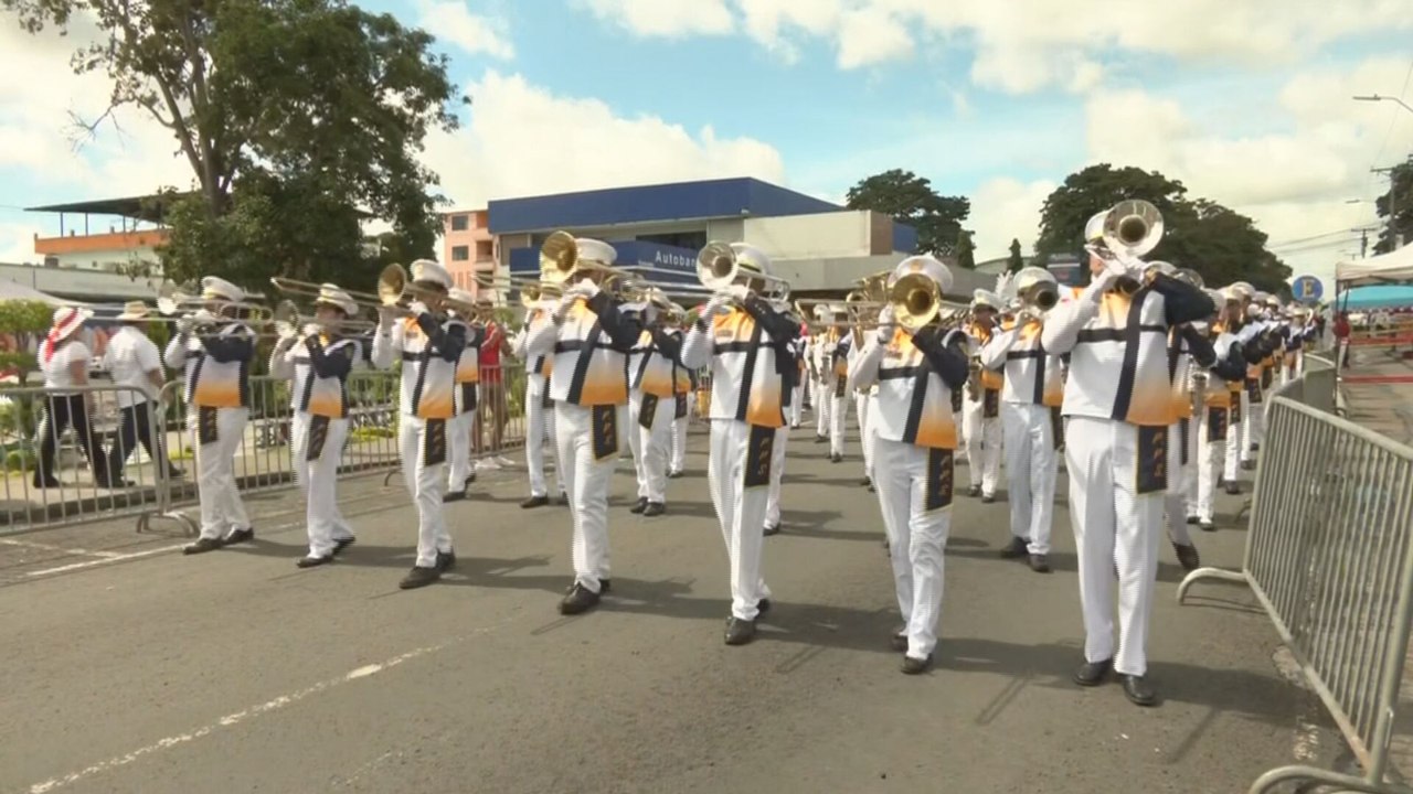 Con cientos de bandas, La Chorrera celebra los 203 años de independencia de Panamá con España