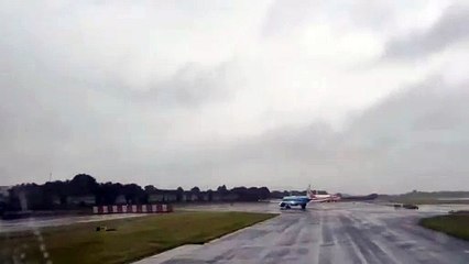 VIDEO: ¿Un OVNI? Usuarios aseguran que fue visto en el aeropuerto de Reino Unido