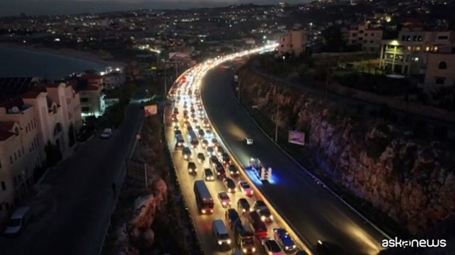 Lunghe file di auto nel sud del Libano, sfollati tornano a casa