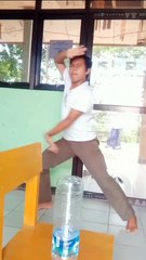 Niat nya mau sulap eh malah nongol kamera belum mati juga