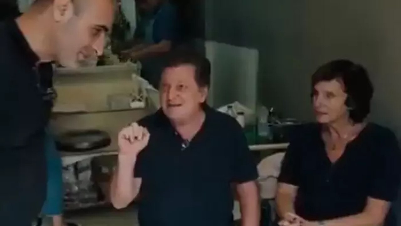 Vedat Milor izinsiz fotoğraf çekimine tepki gösterdi: Ben maymun değilim