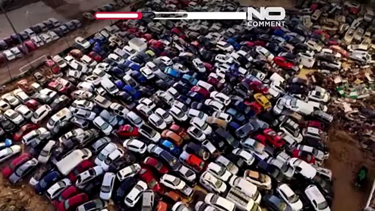 No Comment. Espagne : quelque 120 000 véhicules entassés dans les dépôts avant d'être mis à la casse