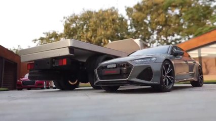 Audi Super Sedan Delivery by Transporter 1-18 Scale