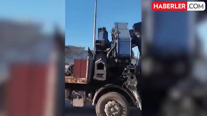 Muhalifler, ele geçirdikleri Halep'te Hafız Esad'ın heykellerini yıkmaya başladı