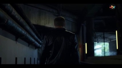 Un Si Grand Soleil : Il le prend par surprise !