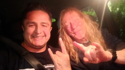 Conductor de Uber presume llevar como pasajero a Janick Gers, guitarrista de Iron Maiden