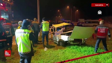 Sakarya'da iki otomobil kafa kafaya çarpıştı