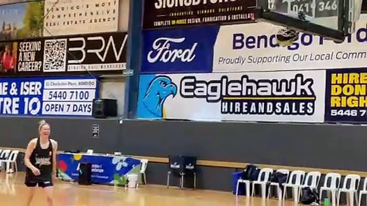 Sami Whitcomb at Bendigo Spirit training.