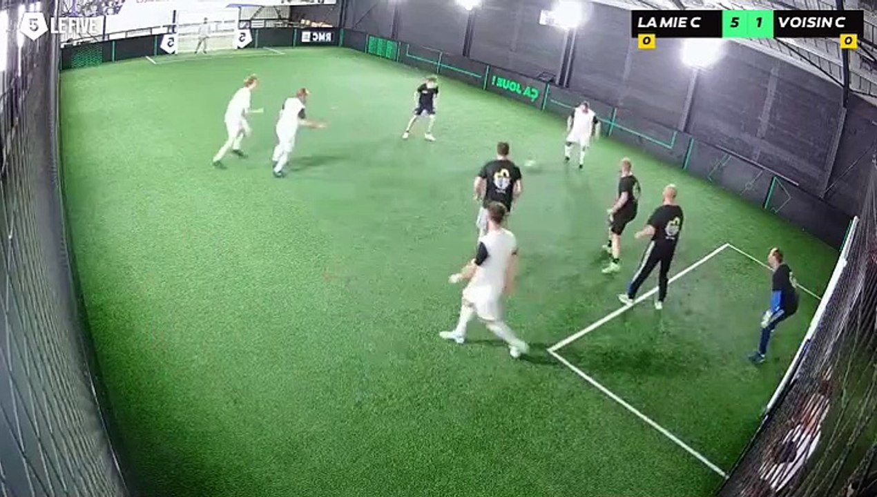 LA MIE CÂLINE - VOISIN CONSTRUCTIONS 28/11 à 19:33 - Football Terrain 2 (LeFive Challans)