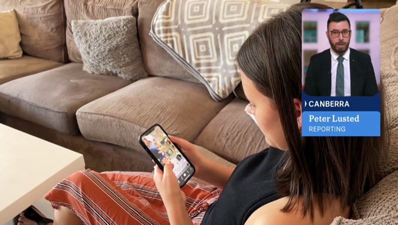 Australia becomes first country to ban under 16s from social media