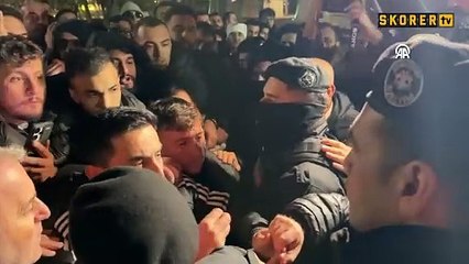 Beşiktaş'a havaalanında taraftar protestosu! 'Haklısınız, gereğini yapacağız'