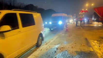 Esenyurt TEM'de, yakıt tankeri kamyona arkadan çarpı; Edirne yönünde tafik yoğunluğu yaşanıyor