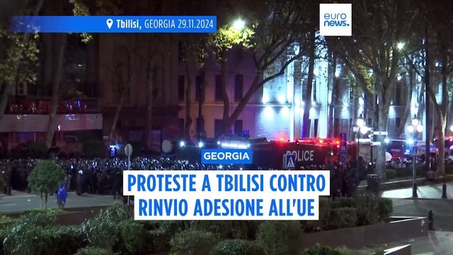 Georgia: notte di proteste a Tbilisi, in migliaia in piazza dopo decisione di rinviare adesione Ue