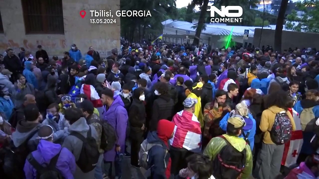 Georgien: Demonstrierende wollen Parlament blockieren