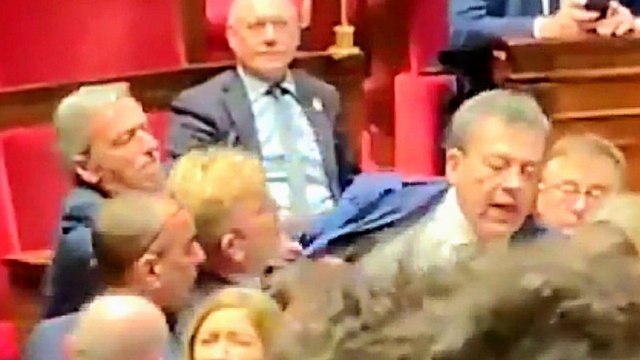 Extrême tension à l’Assemblée, l’altercation physique entre des députés évitée de justesse
