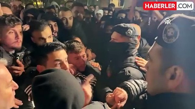Beşiktaş taraftarı gece yarısı havaalanına hesap sormaya gitti