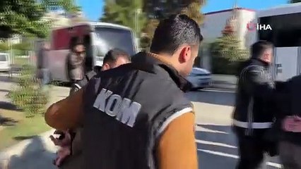 ATM’lere sahte dolar yatırırken yakalandılar