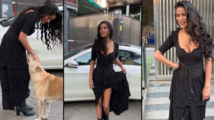Poonam Pandey का ब्लैक अटायर में दिखा कातिलाना लुक, स्ट्रीट डॉग के साथ वीडियो हुआ वायरल